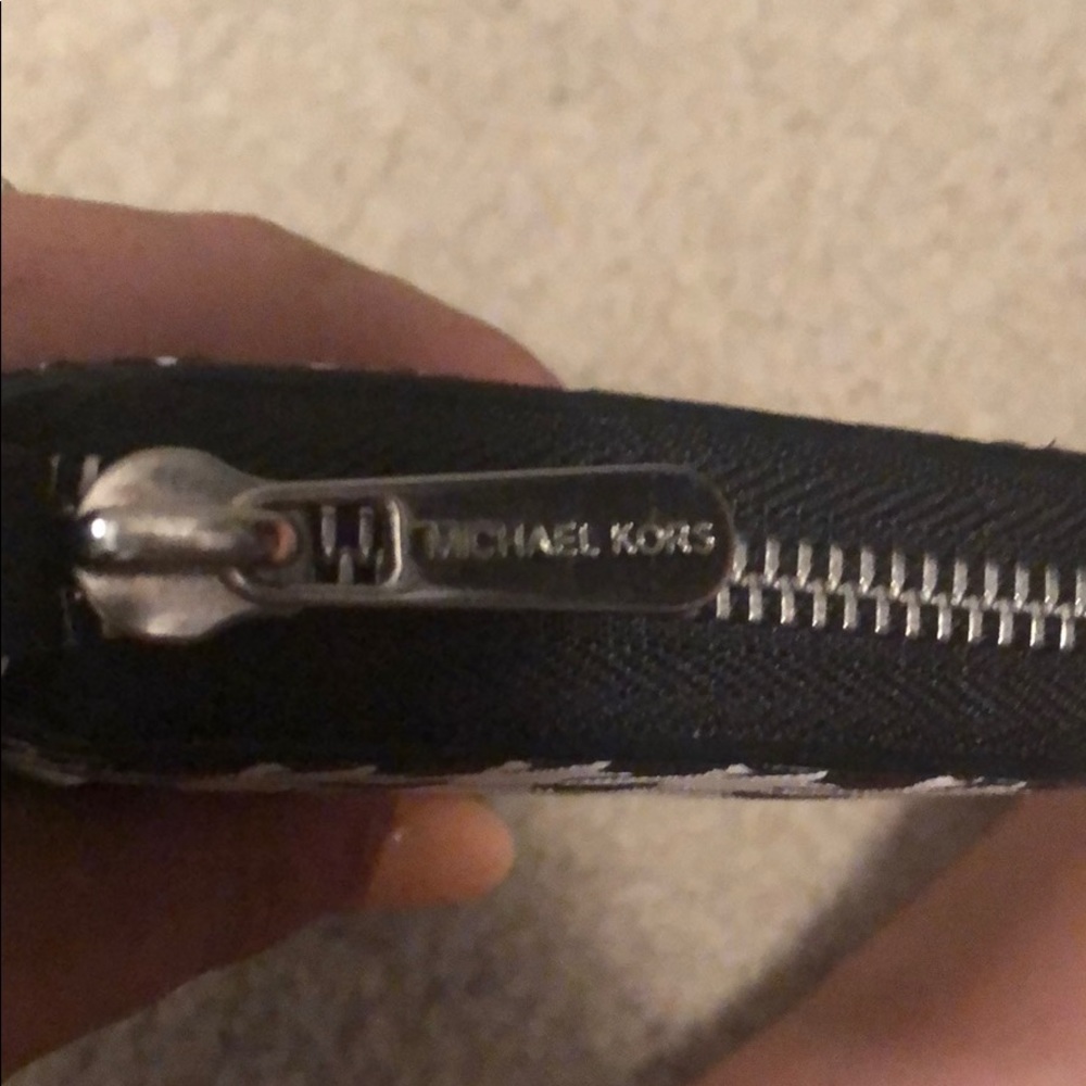 Michael Kors wristlet wallet - Picture 6 of 6